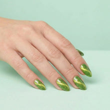 تحميل الصورة إلى عارض المعرض، N3105 – Vintage Halo Gel Polish – 15ml | Long-Lasting, Magnetic Cat-Eye Green Gel Nail Polish